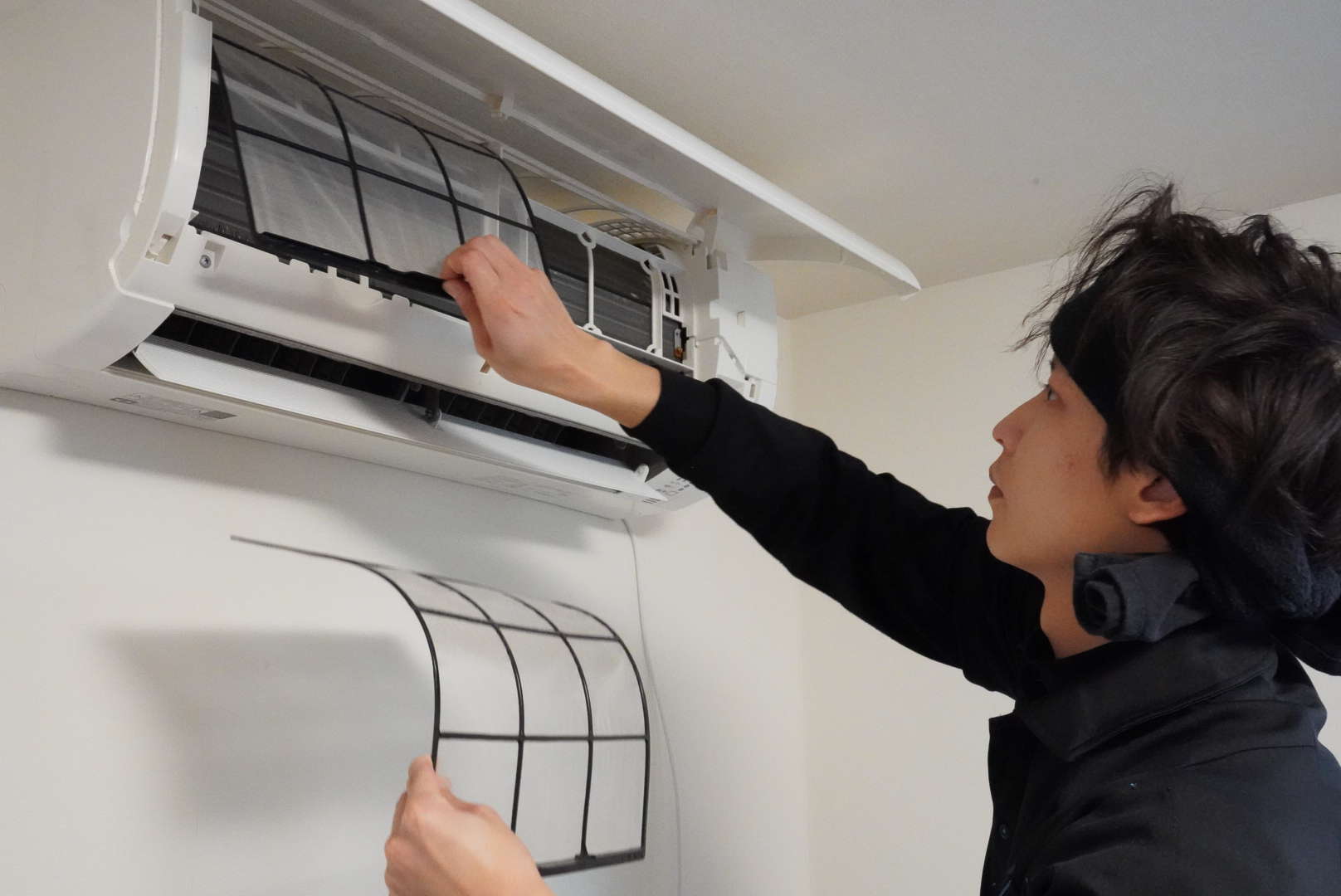 エアコンクリーニング作業中